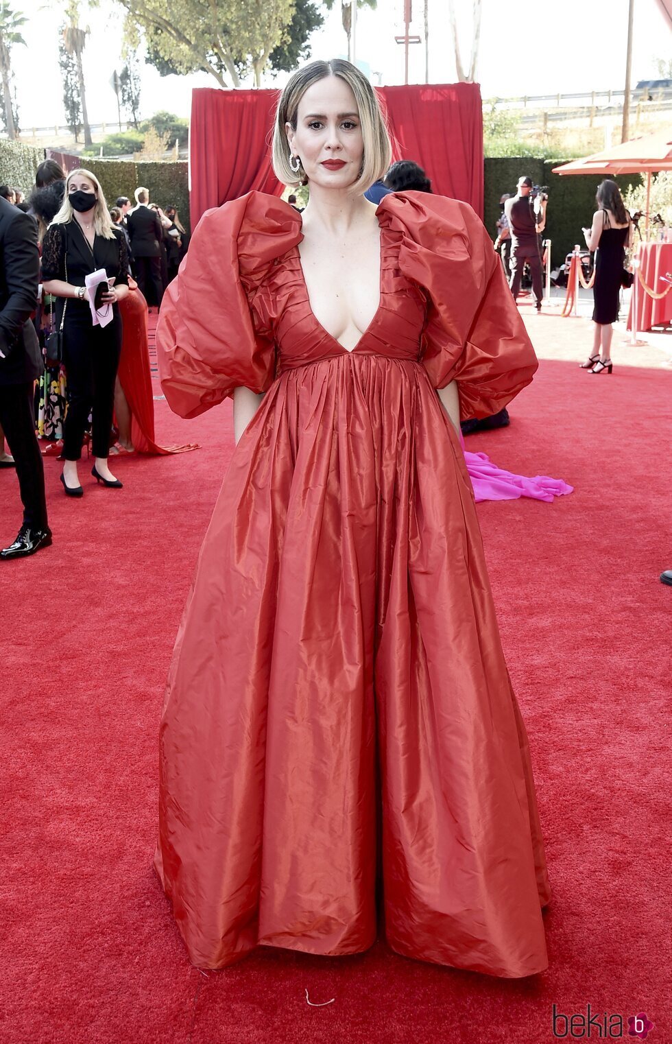 Sarah Paulson en la alfombra roja de los Emmy 2021