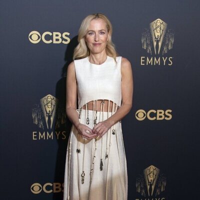 Gillian Anderson en la alfombra roja de los Emmy 2021