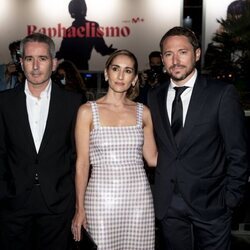 Jacobo, Alejandra y Manuel Martos en la presentación de 'Raphaelismo' en el Festival de San Sebastián 2021