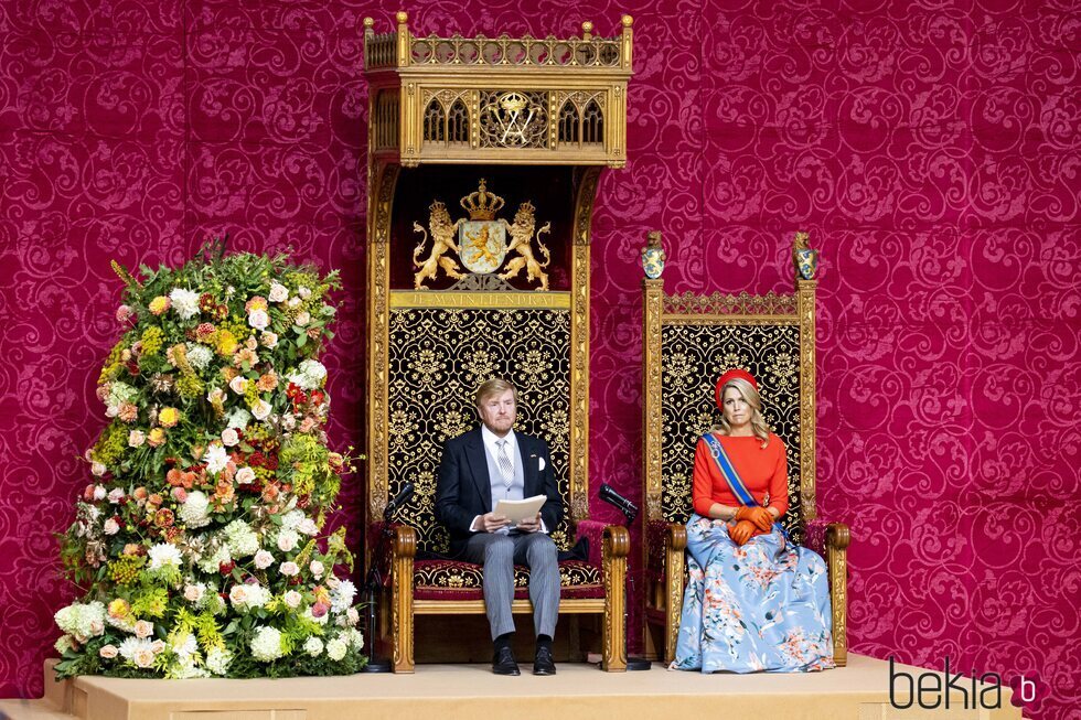 Guillermo Alejandro de Holanda da su discurso en el Prinsjesdag 2021 junto a Máxima de Holanda
