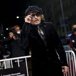 Johnny Depp llegando a la entrega del Premio Donostia 2021 en el Festival de Cine de San Sebastián 2021
