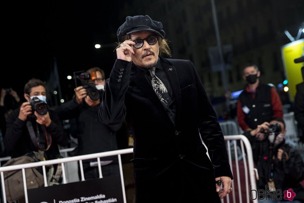 Johnny Depp llegando a la entrega del Premio Donostia 2021 en el Festival de Cine de San Sebastián 2021