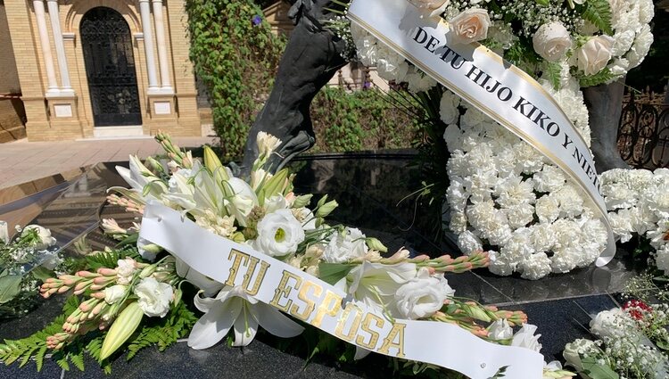 Flores enviadas por Kiko Rivera e Isabel Pantoja por el 37 aniversario de la muerte de Paquirri