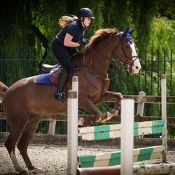 Amalia de Holanda saltando con su caballo Mojito