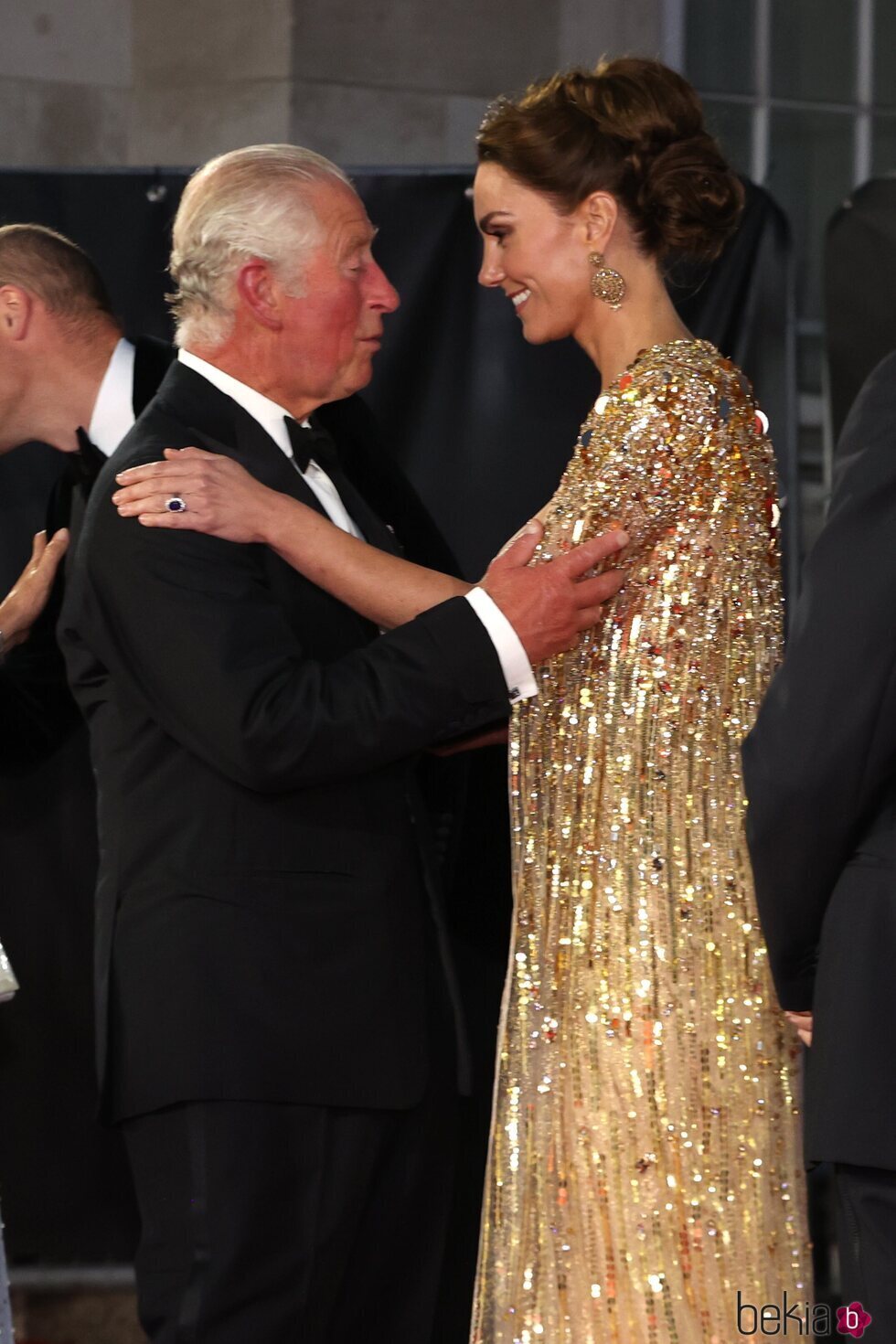 Kate Middleton, muy cariñosa con el Príncipe Carlos en el estreno de 'Sin tiempo para morir'