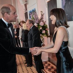 El Príncipe Guillermo saluda a Ana de Armas en el estreno de 'Sin tiempo para morir'