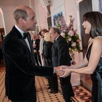 El Príncipe Guillermo saluda a Ana de Armas en el estreno de 'Sin tiempo para morir'