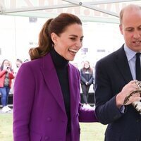El Príncipe Guillermo con una serpiente en presencia de Kate Middleton en Irlanda del Norte