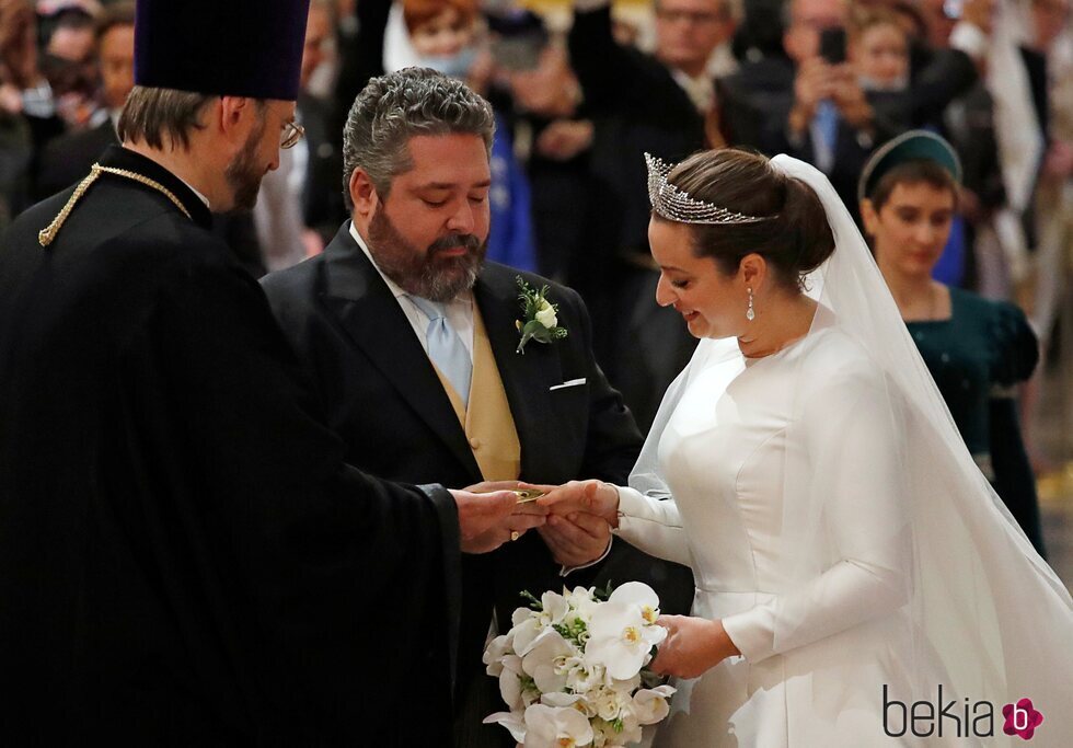 Jorge Romanov y Rebecca Bettarini intercambiando los anillos en su boda