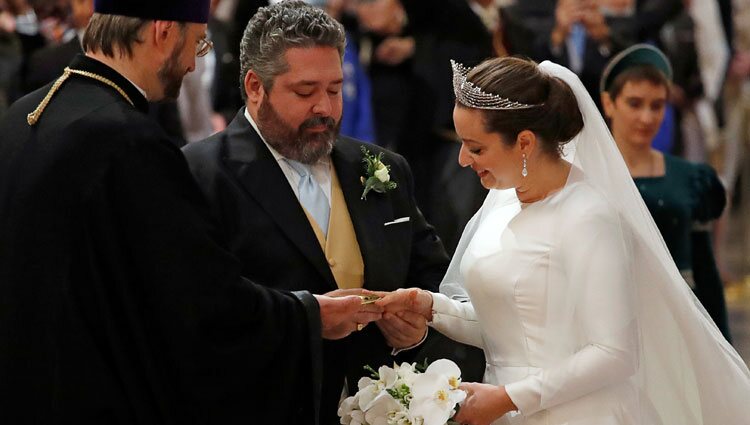 Jorge Romanov y Rebecca Bettarini intercambiando los anillos en su boda