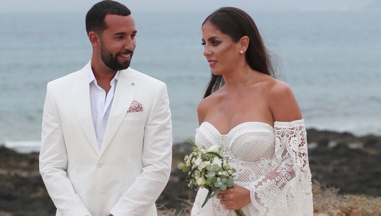 Anabel Pantoja y Omar Sánchez el día de su boda