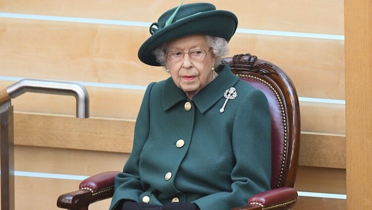 La Reina Isabel durante la sesión inaugural del Parlamento de Escocia