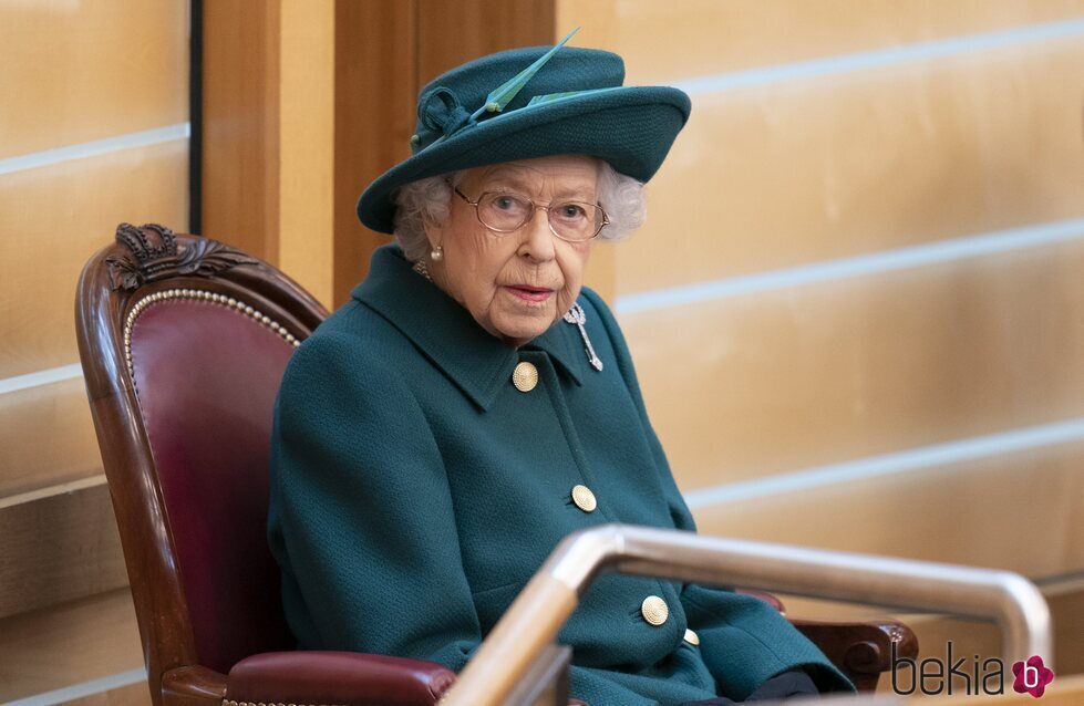 La Reina Isabel, atenta en la sesión inaugural del Parlamento de Escocia
