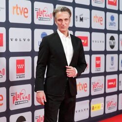 Ernesto Alterio en la alfombra roja de los Premios Platino 2021