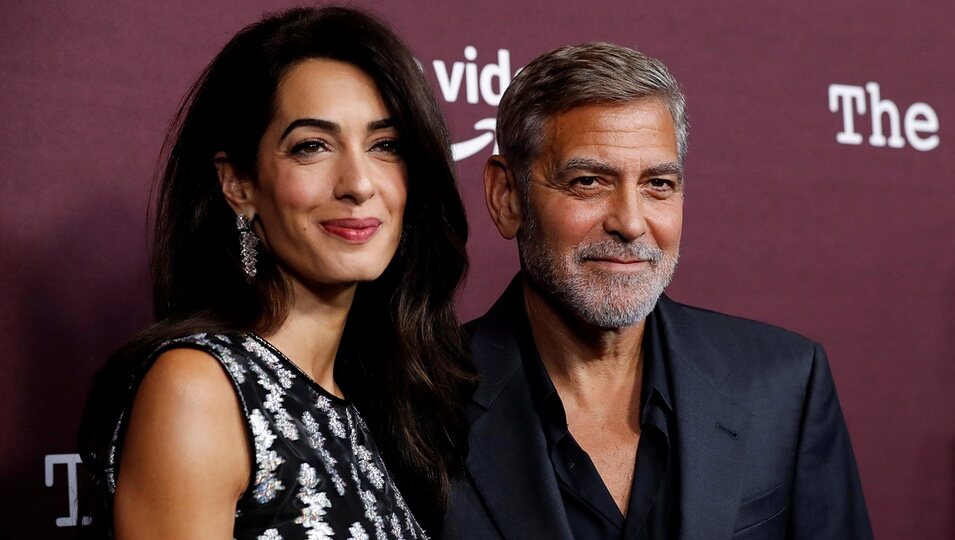 Amal y George Clooney en la premiere de The Tender Bar' en Los Ángeles