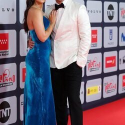 Renata Notni y Diego Boneta en la alfombra roja de los Premios Platino 2021