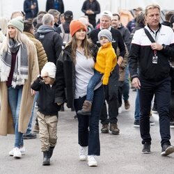Sofia de Suecia y sus hijos Alejandro y Gabriel de Suecia en la Porsche Carrera Cup Scandinavia 2021