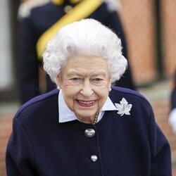 La Reina Isabel en su primer acto en Windsor Castle tras su estancia en Balmoral