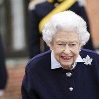 La Reina Isabel en su primer acto en Windsor Castle tras su estancia en Balmoral