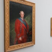 La Reina Letizia ante el retrato de Carlos IV en la exposición 'Goya' en Basilea