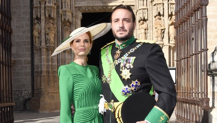 Olivia de Borbón con su hermano Francisco de Borbón el día de su boda