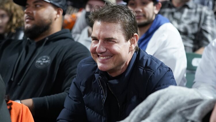 Tom Cruise en un partido de béisbol