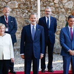 El Rey Felipe, Angela Merkel y el Presidente Pedro Sánchez junto a otras autoridades en el Monasterio de Yuste en la XIV Edición del Premio Europeo Carlos