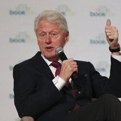 Bill Clinton en la presentación del libro 'The President is Missing'
