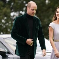 Kate Middleton mira al Príncipe Guillermo en los Premios Eartshot 2021