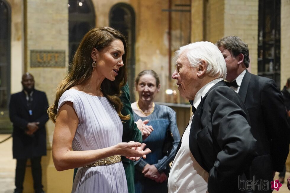Kate Middleton y David Attenborough hablando en los Premios Earthshot 2021