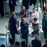 Los Reyes Felipe y Letizia reciben un aplauso en el Premio Planeta 2021