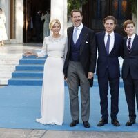 Pablo y Marie Chantal de Grecia con sus hijos Achileas y Aristides de Grecia en la boda de Felipe de Grecia y Nina Flohr