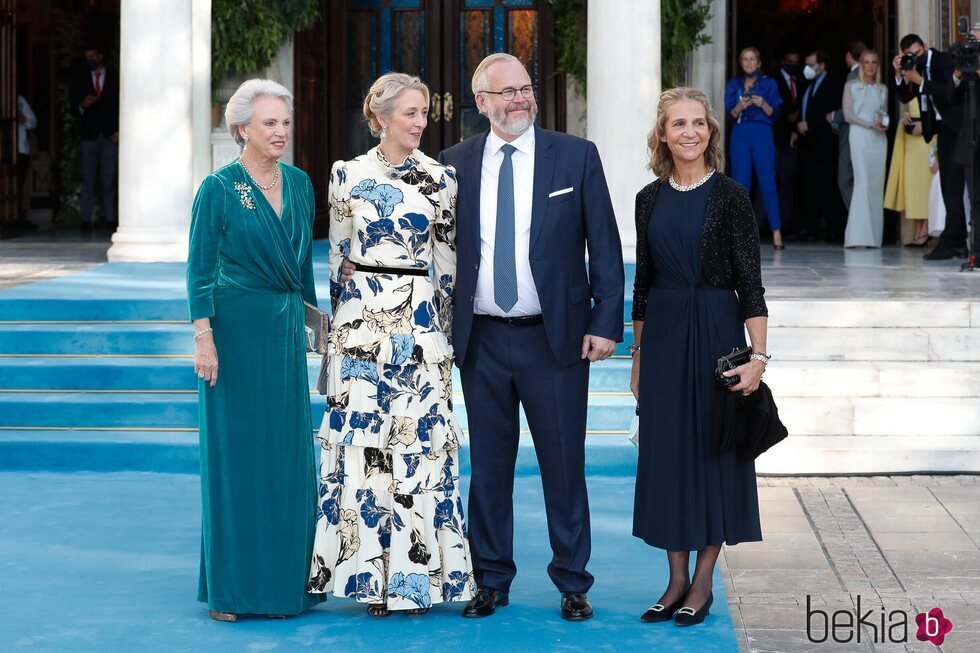 La Infanta Elena, Benedicta de Dinamarca, Alexandra zu Sayn-Wittgenstein y Michael Preben Ahlefeldt-Laurvig-Bille en la boda de Felipe de Grecia y Nina Flo