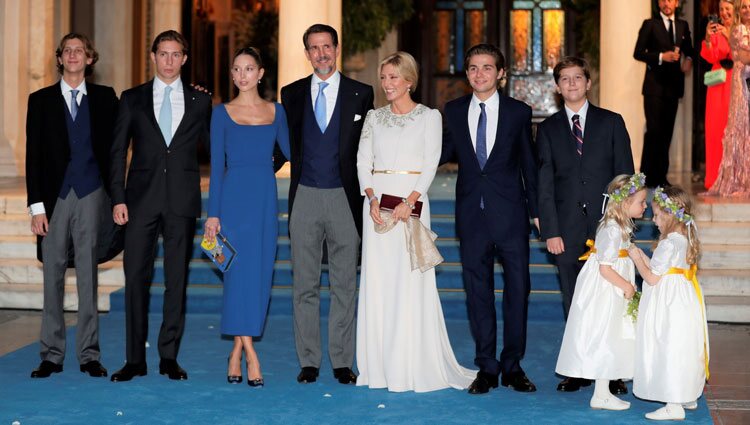 Pablo y Marie Chantal de Grecia con sus hijos en la boda de Felipe de Grecia y Nina Flohr
