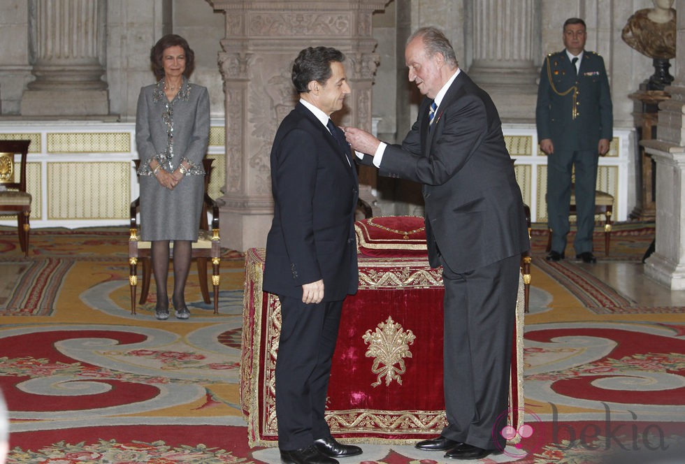 El Rey impone a Nicolas Sarkozy el Toisón de Oro