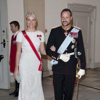 Haakon y Mette-Marit de Noruega en la celebración de los 40 años en el trono de Margarita de Dinamarca