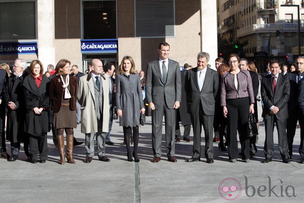 Los Príncipes de Asturias visitan la exposición que conmemora el 75 aniversario de RNE