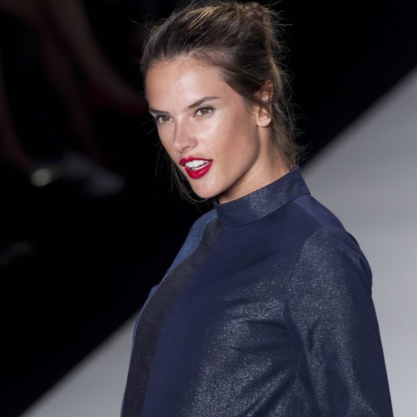 Alessandra Ambrosio desfila embazada en la Semana de la Moda de Sao