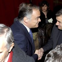Esteban González Pons y Toni Cantó se saludan el estreno de 'La extraña pareja'