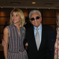 Shakira con sus padres Nidia y William Mebarak