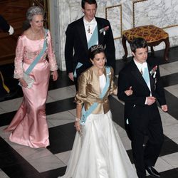 Federico, Mary, Joaquín y Benedicta de Dinamarca en la cena de gala al Cuerpo Diplomático