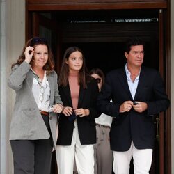 Alexia de Grecia y Carlos Morales con su hija en el almuerzo posterior a la boda de Felipe de Grecia y Nina Flohr