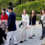 Alexia de Grecia y Carlos Morales con sus hijas en el almuerzo posterior a la boda de Felipe de Grecia y Nina Flohr