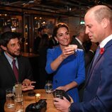 El Príncipe Guillermo y Kate Middleton bromean en la COP26