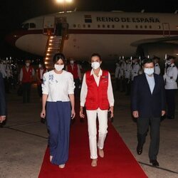 La Reina Letizia con la Primera Dama de Paraguay a su llegada a Paraguay para su viaje de cooperación