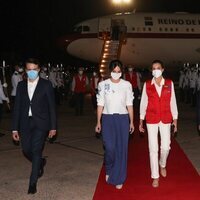 La Reina Letizia con la Primera Dama de Paraguay a su llegada a Paraguay para su viaje de cooperación