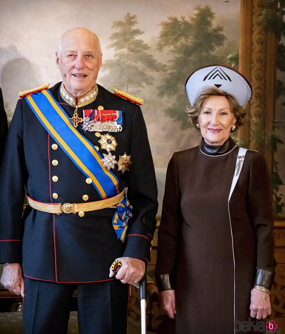 Harald y Sonia de Noruega en la bienvenida a los Reyes Guillermo Alejandro y Máxima de Holanda por su Visita de Estado a Noruega