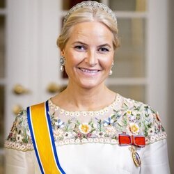 Mette-Marit de Noruega con su tiara nupcial en la cena de gala por la Visita de Estado de los Reyes de Holanda a Noruega