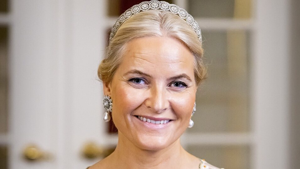 Mette-Marit de Noruega con su tiara nupcial en la cena de gala por la Visita de Estado de los Reyes de Holanda a Noruega