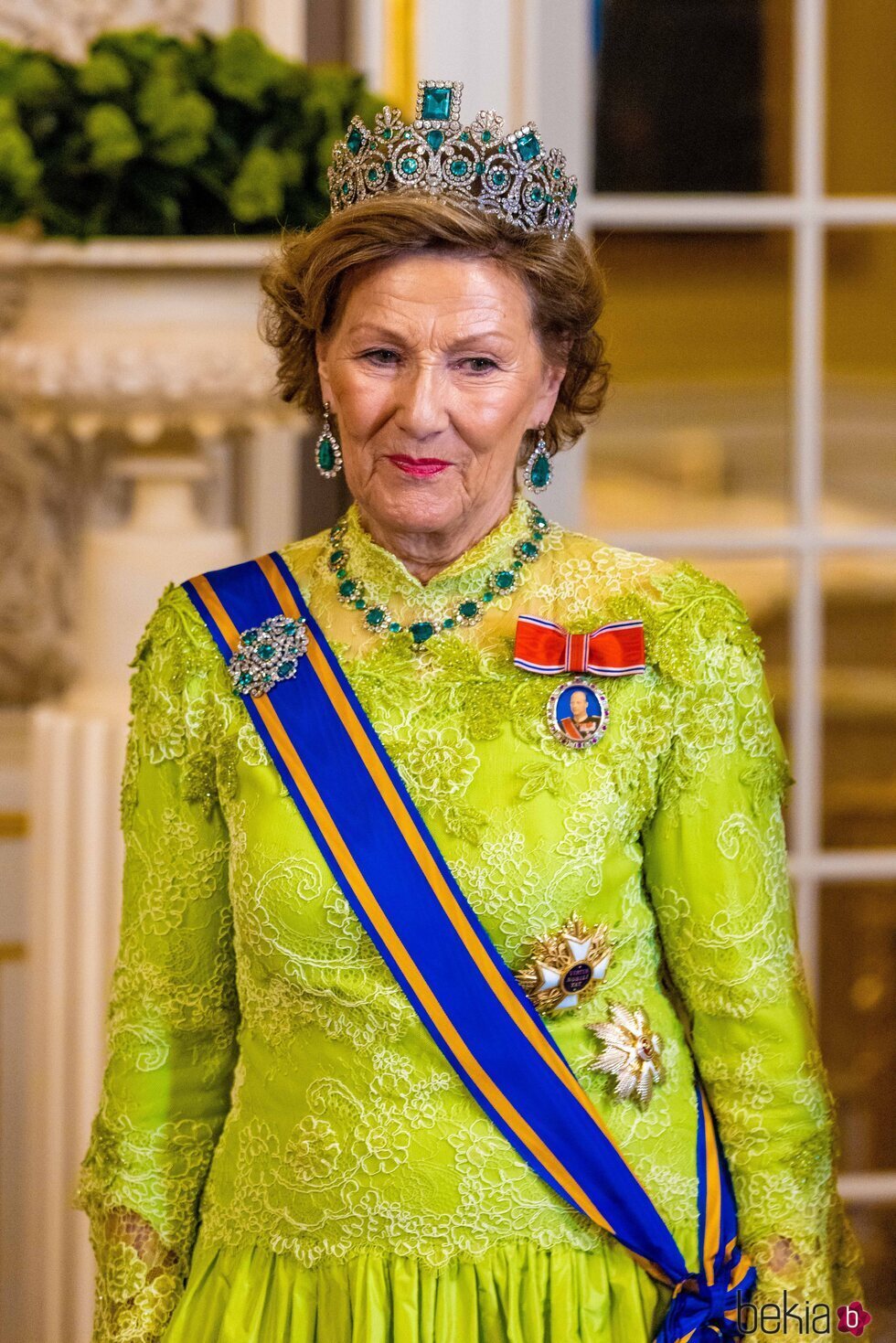 Sonia de Noruega con la tiara de Esmeraldas en la cena de gala por la Visita de Estado de los Reyes de Holanda a Noruega